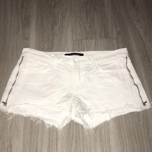 White jean shorts with silver zipper accents!